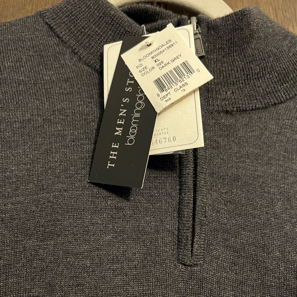 Luxurious Bloomingdale’s mens merino wool sweater XL partial zip